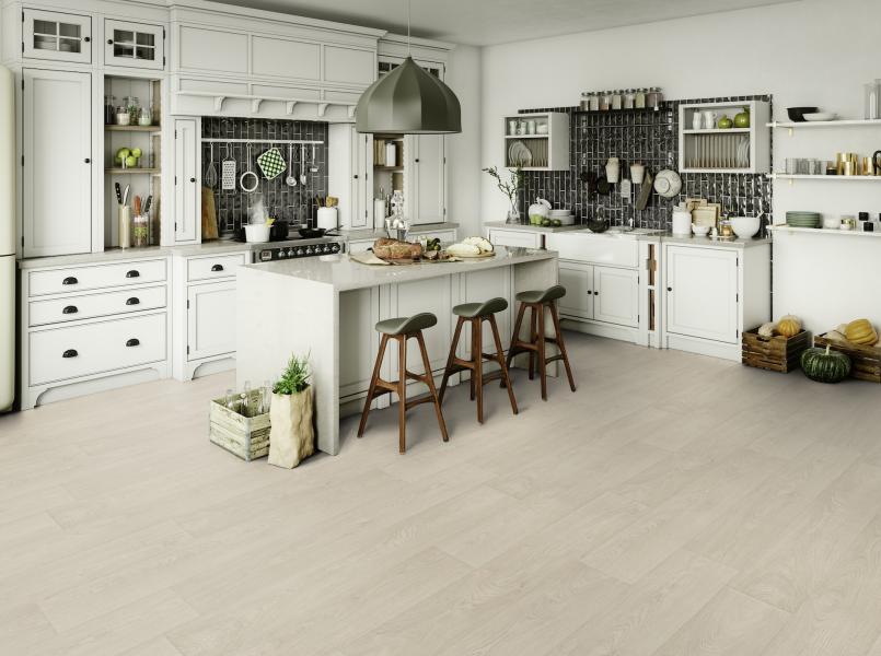 Gerflor Dekor Newport Ivory - Weiße Küche mit Barhockern